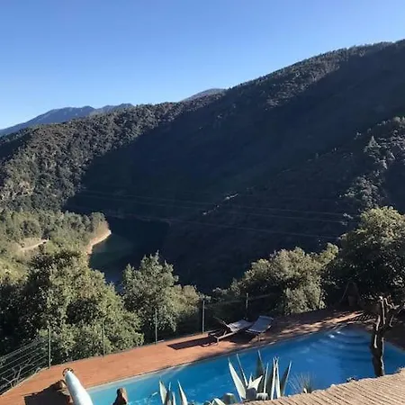 Holiday home Maison De Charme Avec Piscine Et Jacuzzi Au Dessus De La Riviere Malarce-sur-la-Thines