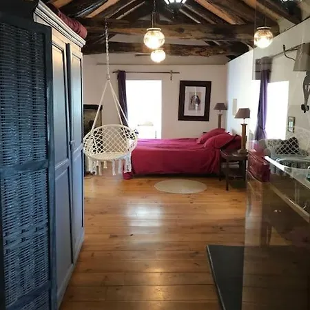 Holiday home Maison De Charme Avec Piscine Et Jacuzzi Au Dessus De La Riviere Malarce-sur-la-Thines