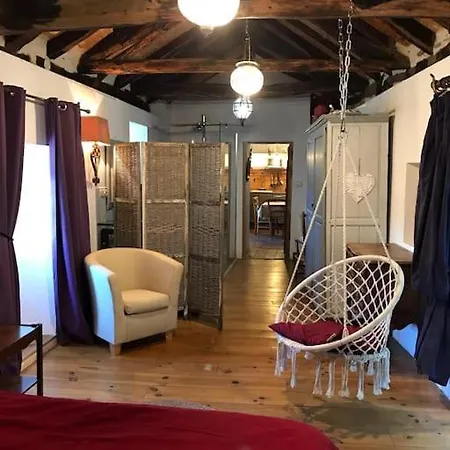 Maison De Charme Avec Piscine Et Jacuzzi Au Dessus De La Riviere